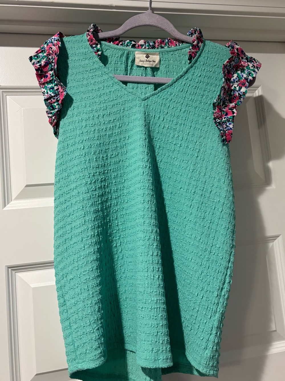 Betsey’s Boutique Shop Aqua Floral Ruffle Sleeve Top Small